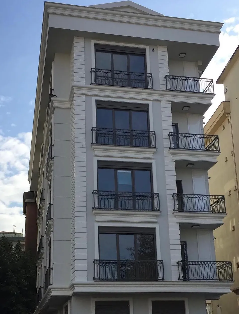 Adatepe İnci Köşk Apartmanı — Adatepe İnci Köşk Apartmanı dış cephesi